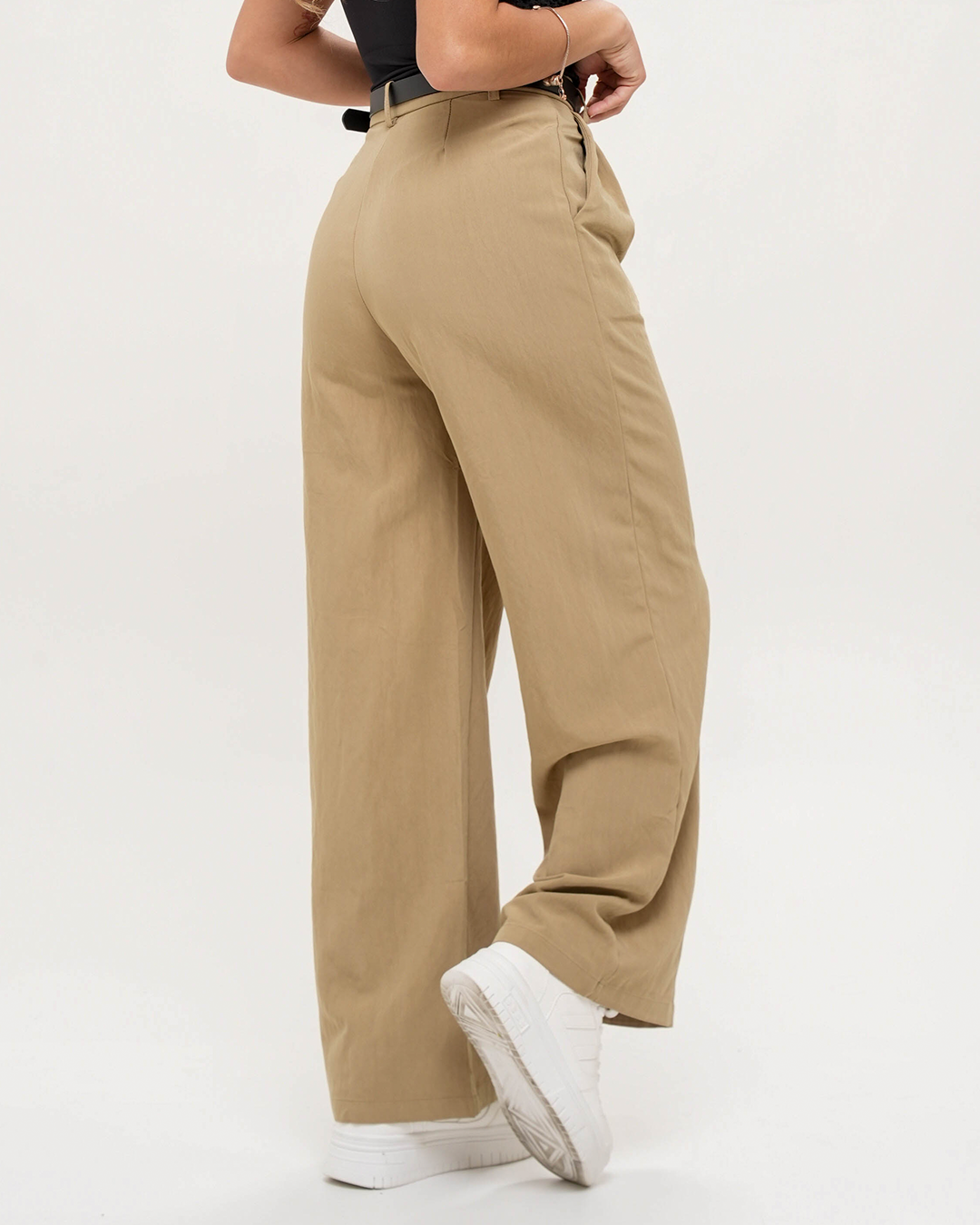 𝑷𝒂𝒏𝒕𝒂𝒍𝒐́𝒏 𝑴𝒊𝒍𝒂𝒏 𝑩𝒆𝒊𝒈𝒆