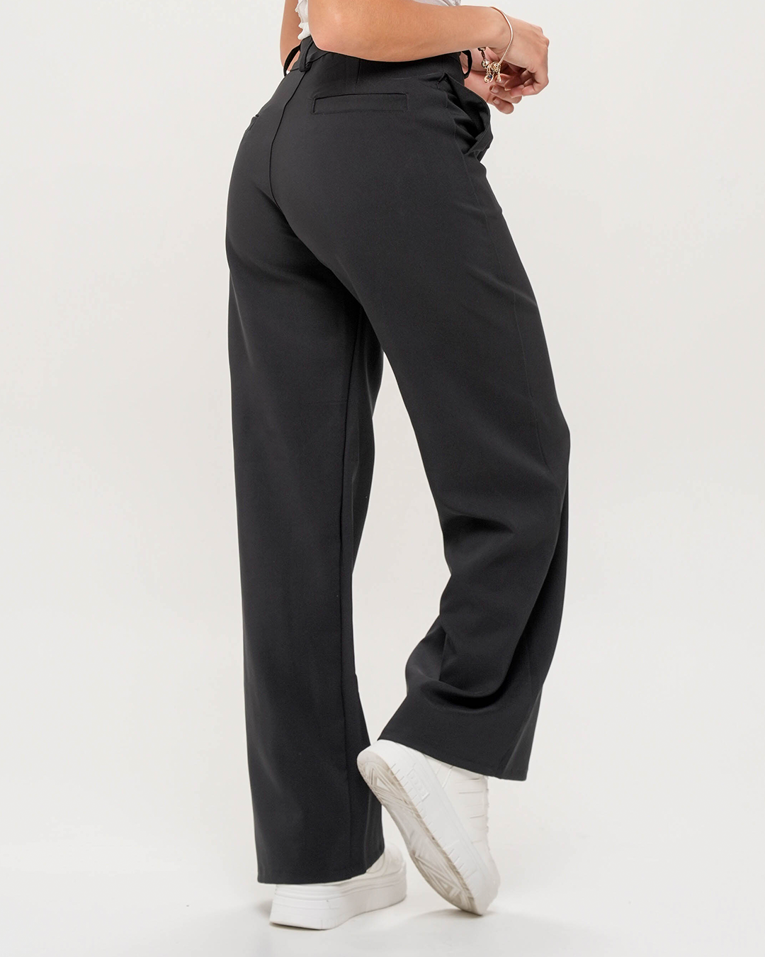 𝑷𝒂𝒏𝒕𝒂𝒍𝒐́𝒏 𝑷𝒂𝒍𝒂𝒛𝒛𝒐 𝑵𝒆𝒈𝒓𝒐