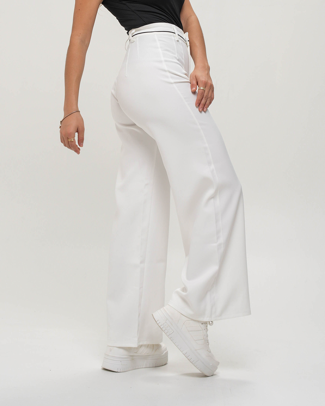 𝑷𝒂𝒏𝒕𝒂𝒍𝒐́𝒏 𝑷𝒓𝒆𝒕𝒊𝒏𝒂 𝑩𝒍𝒂𝒏𝒄𝒐